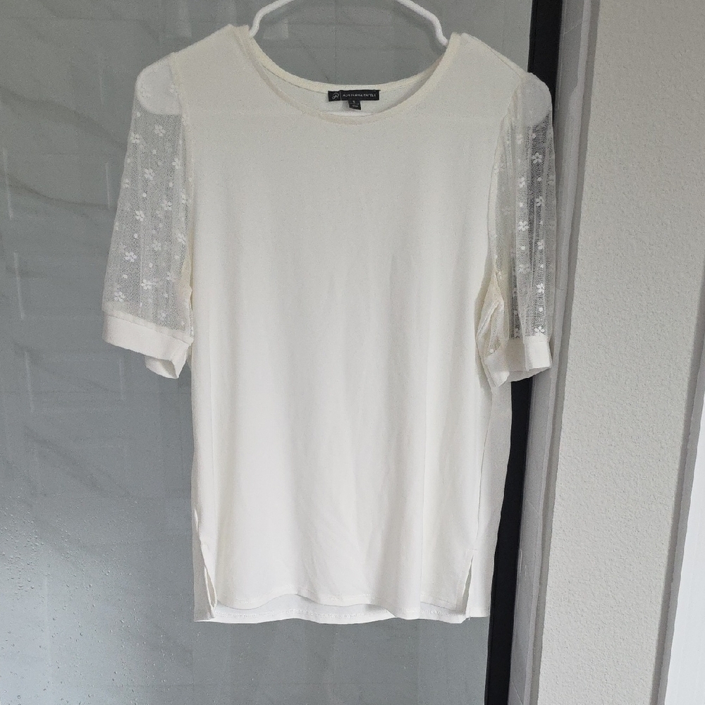Elegant White Lace Sleeve Top